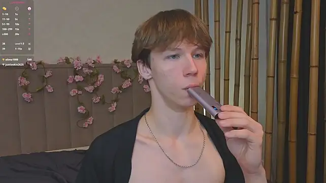 XXX chat uživo modela cuMte_boy