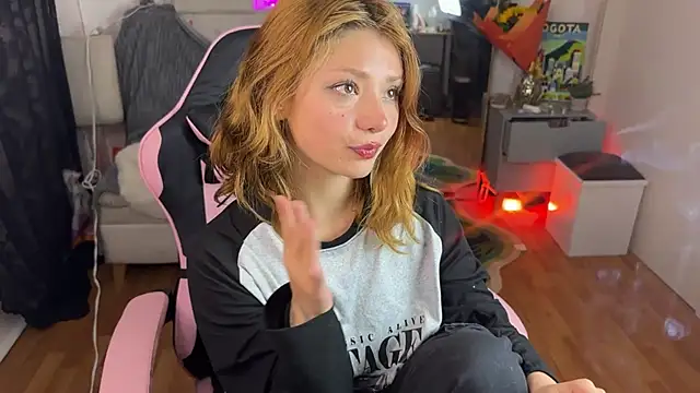 Chat +18 de ari_kat ao vivo