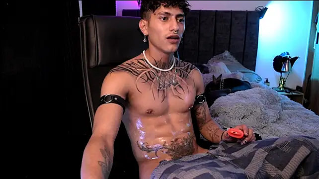 Chat XXX en directo de DemonKush--