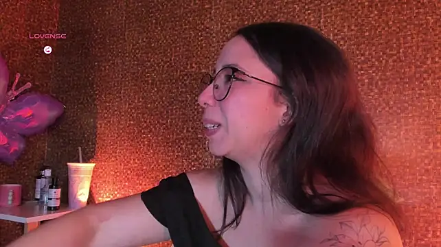 Apartment28's Live XXX Chat