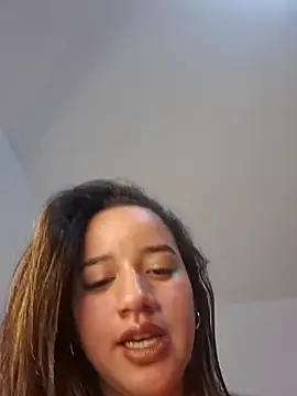 Chatroom XXX en direct de emilyrouxe