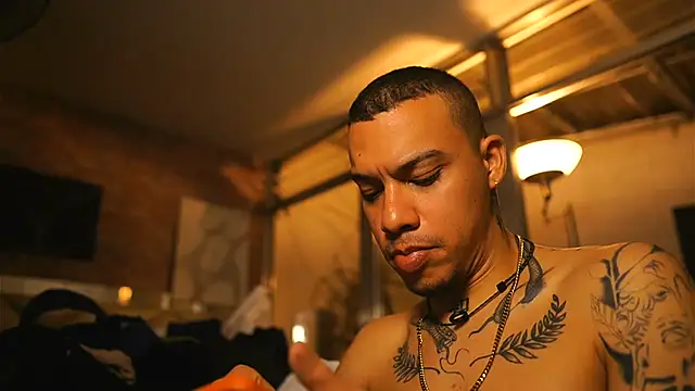AlphaMasterXxx's Live XXX Chat