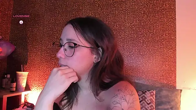 Chatroom XXX en direct de Apartment28