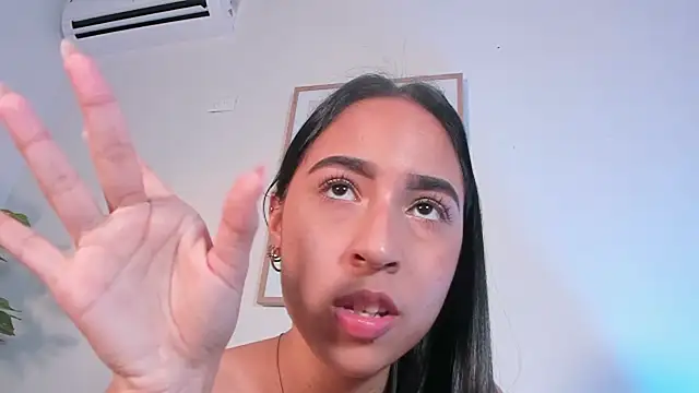 Mia_iconic77 Chat XXX in diretta