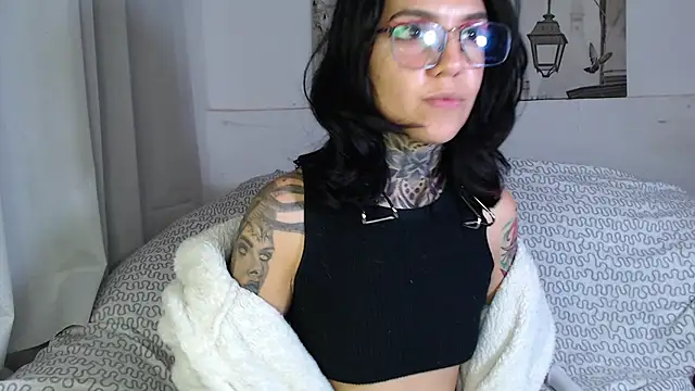 Chat +18 de Lunai_gh ao vivo
