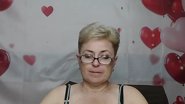 EmiliaGree's Live XXX Chat