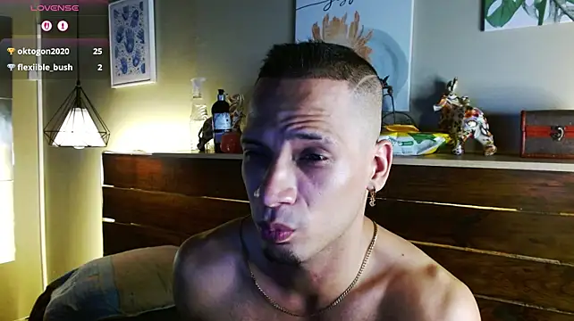 SonicJ25のライブXXXチャット