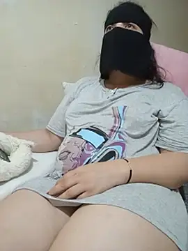 Lara-_-28's Live XXX Chat