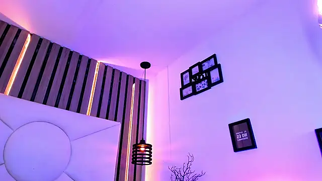 Онлайн чат XXX MiaRaven_