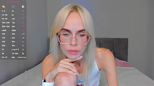 XXX chat uživo modela bellatip