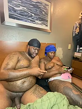 XXX chat uživo modela Tattedupdek