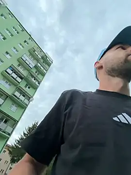 Oliver_outside Live XXX Chat