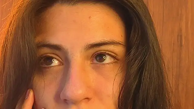 Madison08_ch Adlı Modelin Canlı XXX Sohbeti