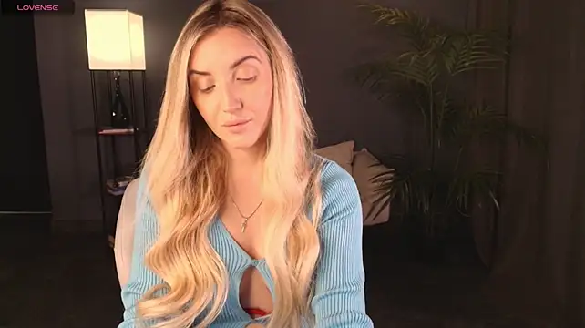 White_F0x's Live XXX Chat