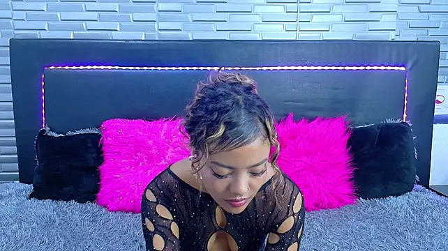 Chat XXX en directo de SeraphynLuxora