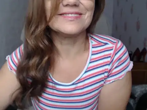 צ'אט XXX בשידור חי של KittyyLaBeauty