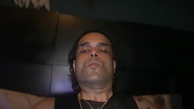 צ'אט XXX בשידור חי של icebergslim281