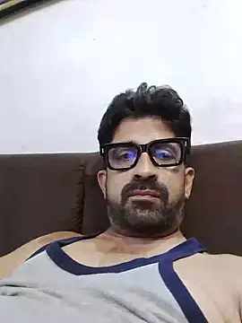 XxX_KING30 Adlı Modelin Canlı XXX Sohbeti