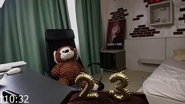 KyloEast live XXX chat