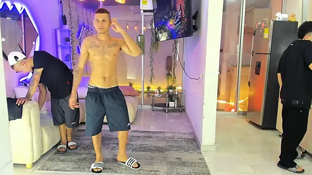 Houseofwarrios: απευθείας συνομιλία ΧΧΧ