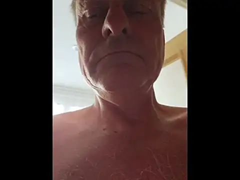 johnnym1 Show in webcam