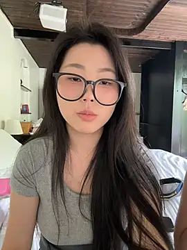xiaozz-001's Live XXX Chat