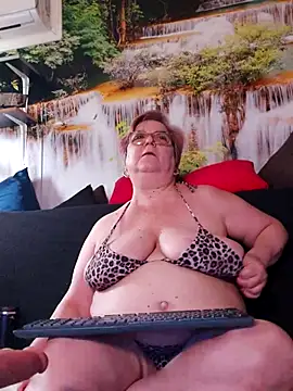 QueenPammy1 élő XXX-chatje