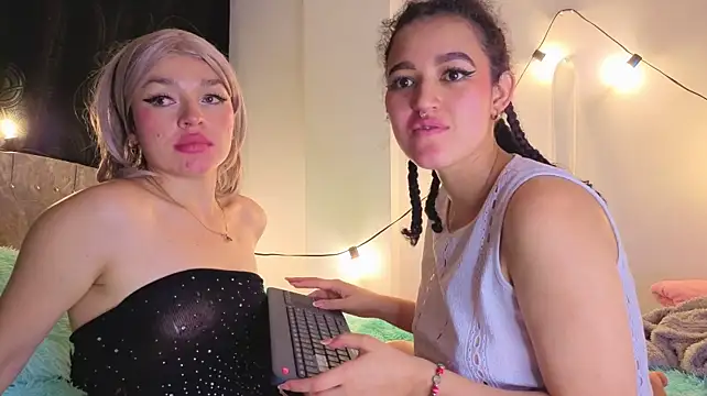 Arianna_n_Gema's Webcam Show