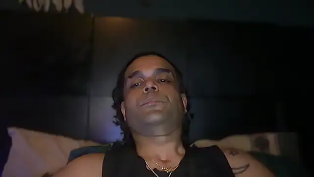 צ'אט XXX בשידור חי של icebergslim281