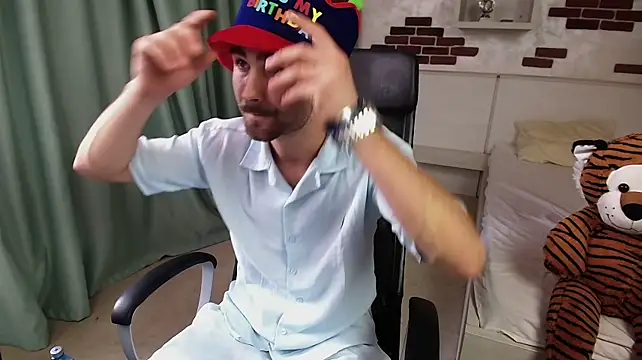 KyloEast Webcam show