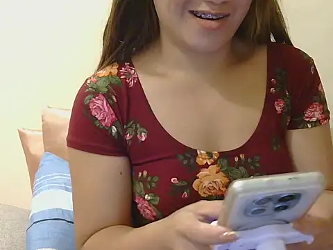 Lovelyclaya Chat XXX live