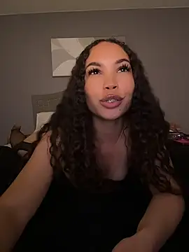Chat +18 de nikkiloveee ao vivo