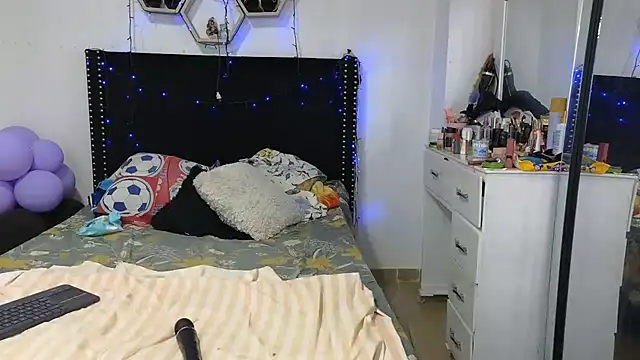 charlotte_077: απευθείας συνομιλία ΧΧΧ