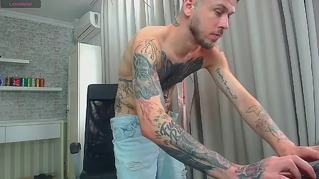 JonahShaw Chat XXX in diretta