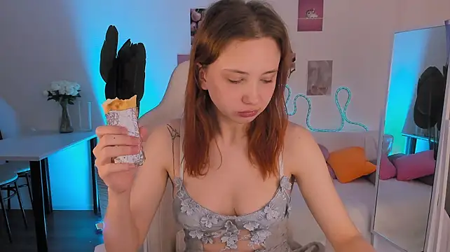 دردشة LittlePeach007 الجنسية المباشرة