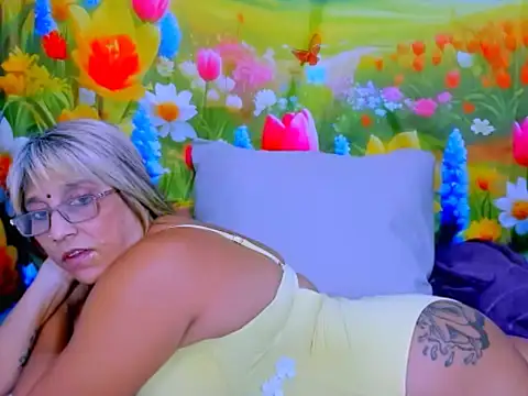 Chat +18 de indianroxy ao vivo