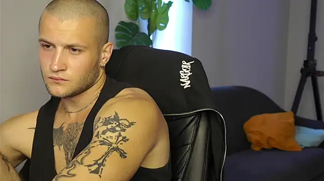 Онлайн чат XXX Igor_Wilde