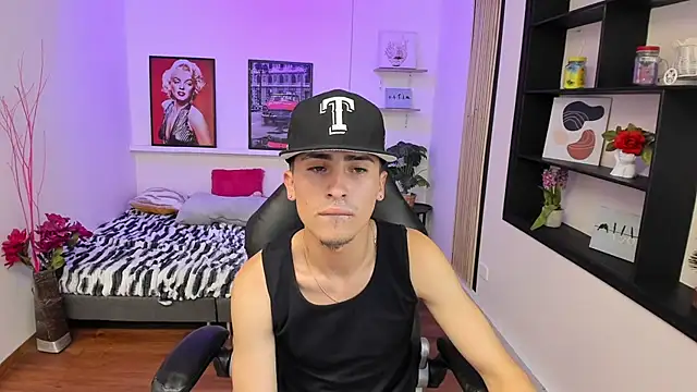 Онлайн чат XXX Benji23_