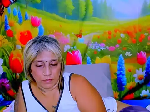 indianroxy's Live XXX Chat