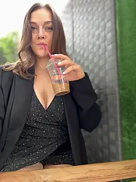CrazyTori Adlı Modelin Canlı XXX Sohbeti