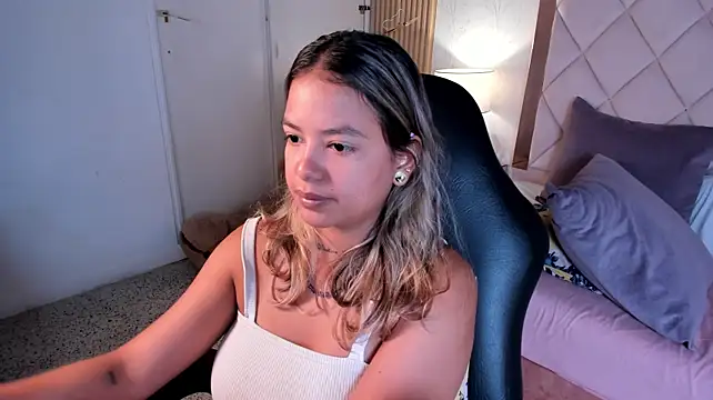 dulce_lyraa1's Live XXX Chat