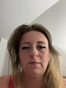 Živý XXX chat Poppyshaw_