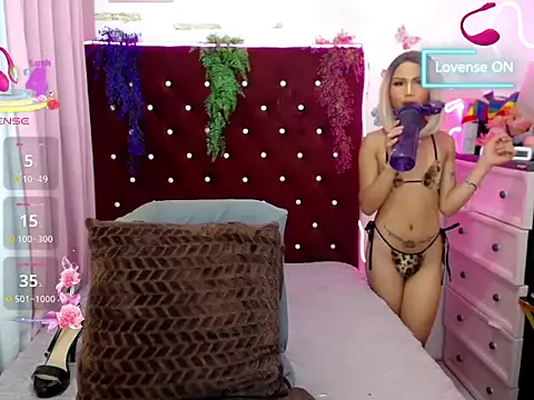 הופעת וובקאם של creamy_spot69