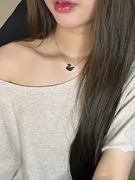Yiyina_17 Chat XXX live
