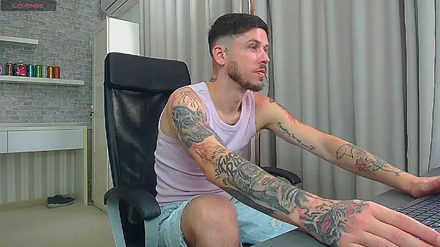 JonahShaw Adlı Modelin Canlı XXX Sohbeti