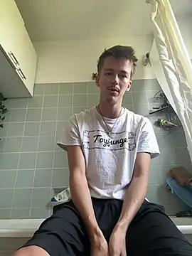 Chat +18 de Toyjungee ao vivo