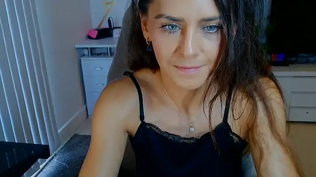 khalessi13 Adlı Modelin Canlı XXX Sohbeti