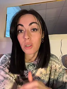 BrattyYanii live XXX chat