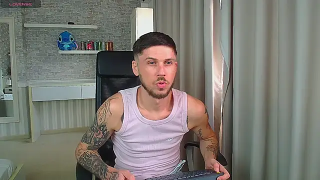 JonahShaw live XXX chat