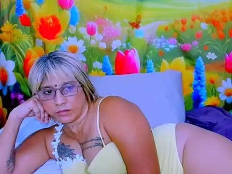 Chat +18 de indianroxy ao vivo